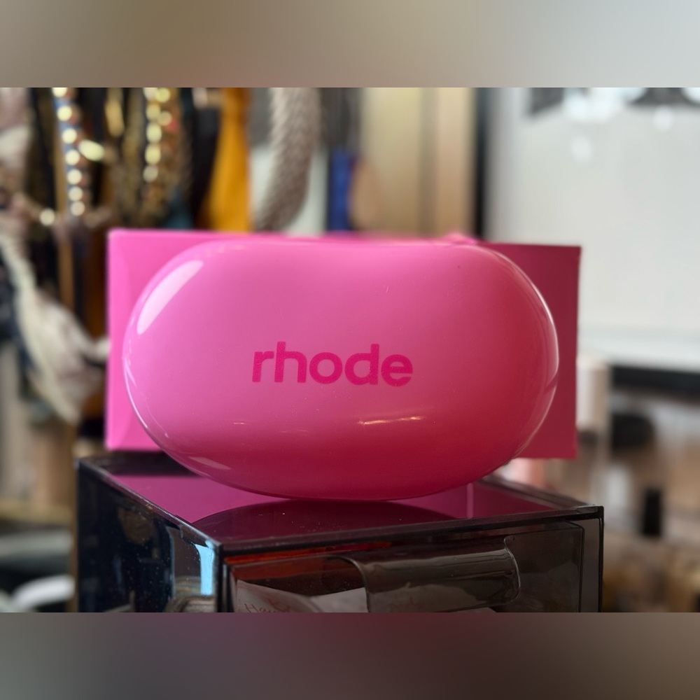 RHODE Vibrant Pink Jelly Case